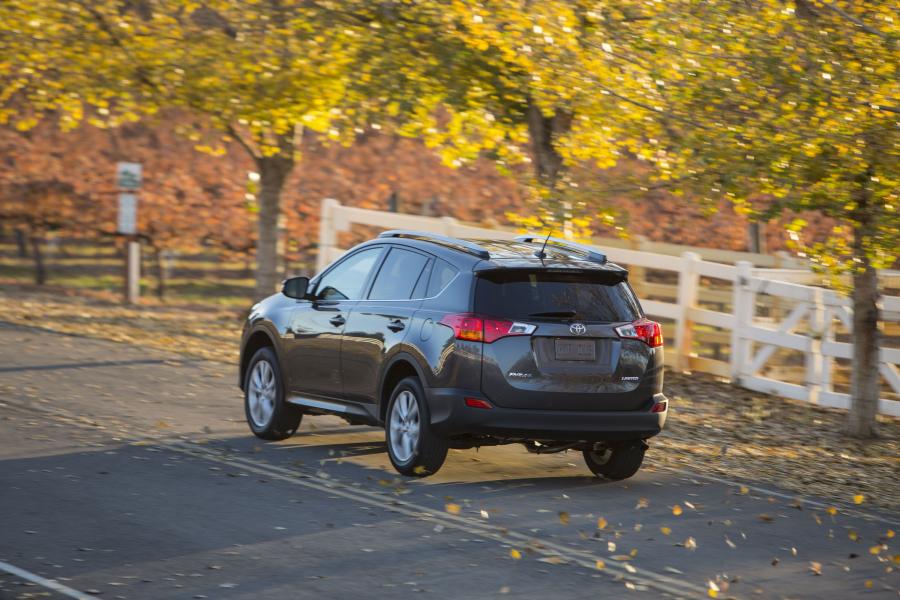  Toyota RAV4 2013 года  (US) (фото 22 из 34)
